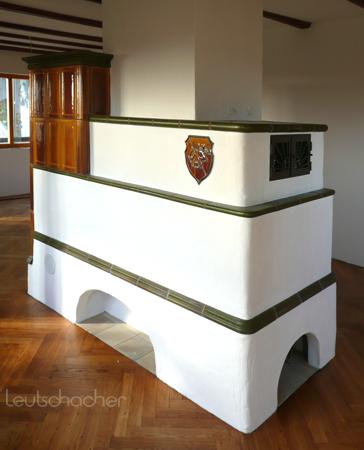 gemauerter Kachelofen grün