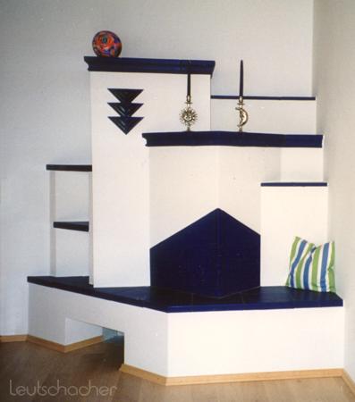 verputzter Ofen blau